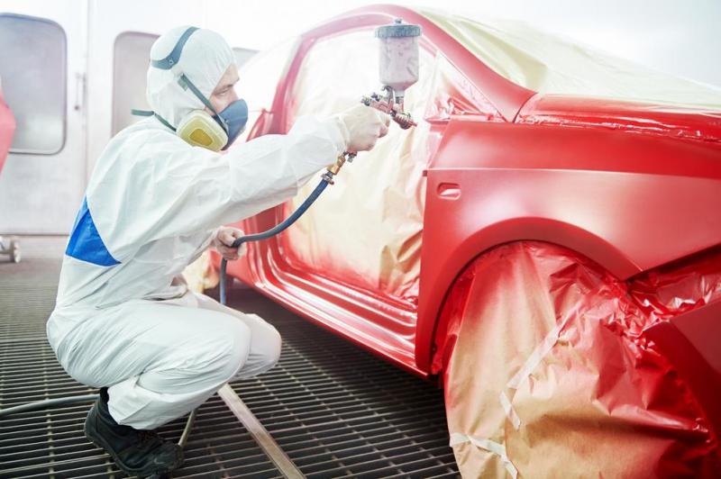 Vitrage automobile endommag&eacute;, faut-il r&eacute;parer ou remplacer ?